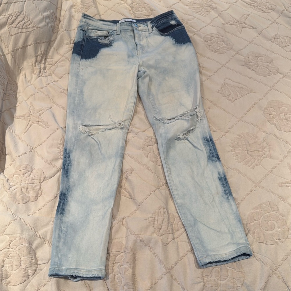 Flying monkey by vervet denim, color wash is really unique size 28 blue jeans